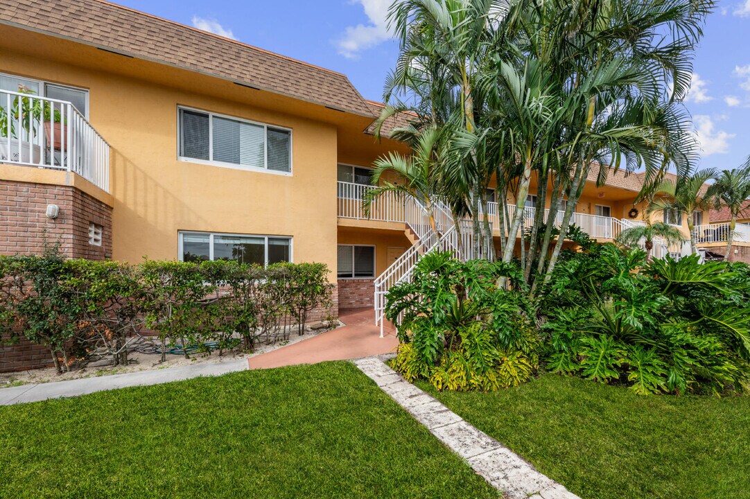 1000 NE 9th Ave in Delray Beach, FL - Foto de edificio
