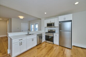 67 Wheatland St, Unit 2 in Somerville, MA - Building Photo - Building Photo
