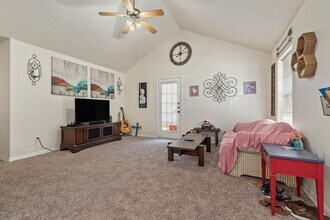 AUGUST PRE-LEASE!!  Cute 2 Bedroom 2 Bathr in College Station, TX - Building Photo - Building Photo