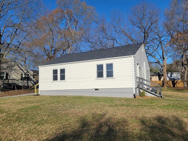 707 Windsor St, Unit 1 Bedroom Apartment in Burlington, NC - Foto de edificio - Building Photo