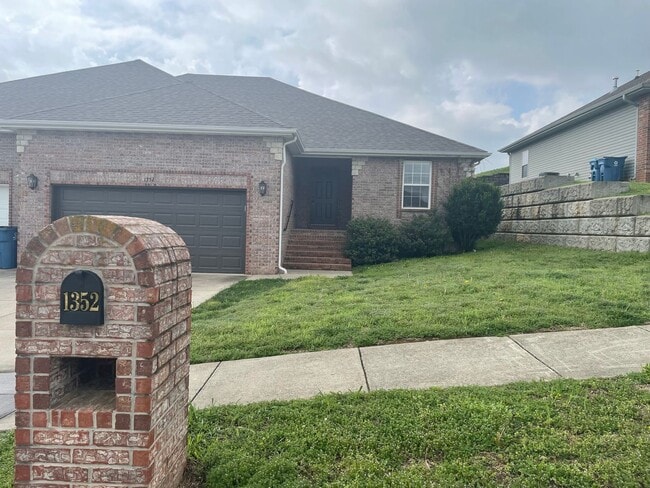 1350-1352 W Kirkwood St in Ozark, MO - Building Photo - Building Photo