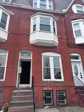 2404 N Calvert St in Baltimore, MD - Foto de edificio - Building Photo