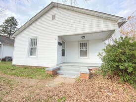 905 Woodlawn St in Kannapolis, NC - Building Photo