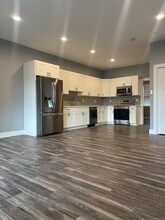 303 Norwich-New London Turnpike in Montville, CT - Foto de edificio - Building Photo