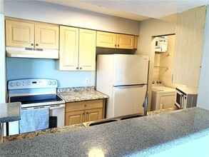 2929 Winkler Ave in Ft. Myers, FL - Building Photo - Building Photo