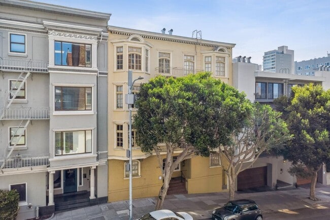 property at 2124 Hyde St