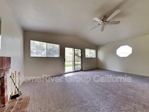 8909 Sawtelle Way in Sacramento, CA - Building Photo - Building Photo