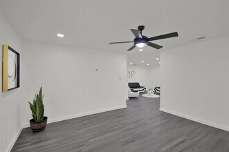 1408 Fairfield Dr in Austin, TX - Building Photo - Building Photo