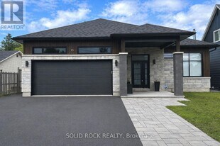 15 Sainte Jeanne D'Arc St in Russell, ON - Building Photo