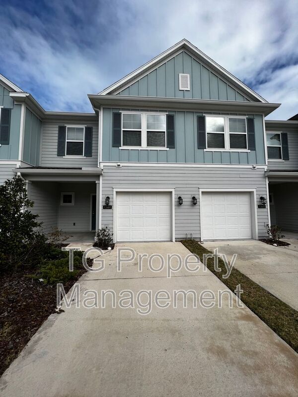12681 Josslyn Ln