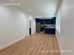 678 E 45th St in Los Angeles, CA - Foto de edificio - Building Photo