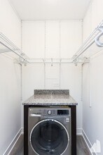 437 W Belden Ave, Unit 2 in Chicago, IL - Building Photo - Building Photo