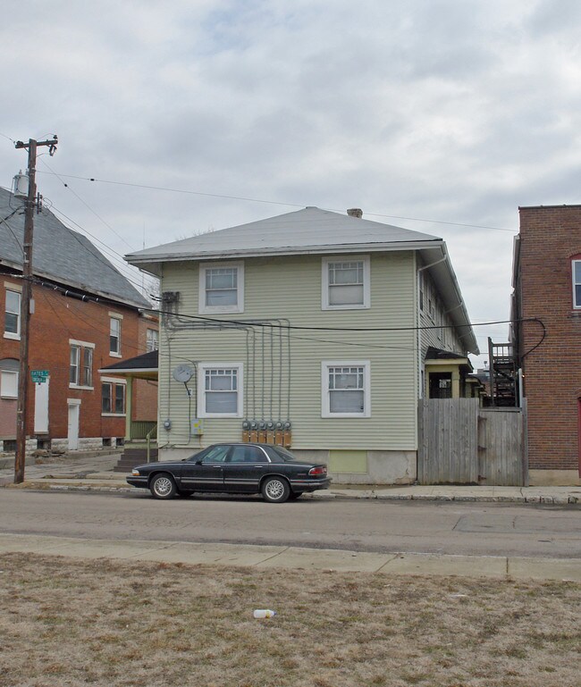 100 Oberon Ct in Dayton, OH - Foto de edificio - Building Photo