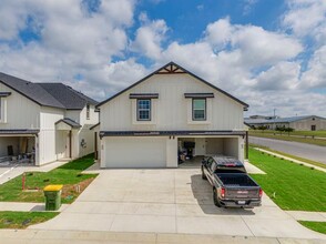 929 Cooksey Ct in Grandview, TX - Building Photo - Building Photo