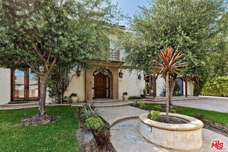 6127 Rhodes Ave in Los Angeles, CA - Building Photo - Building Photo