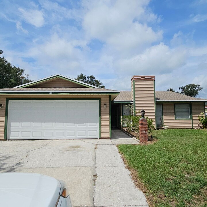 801 Cinnamon Dr in Winter Haven, FL - Building Photo