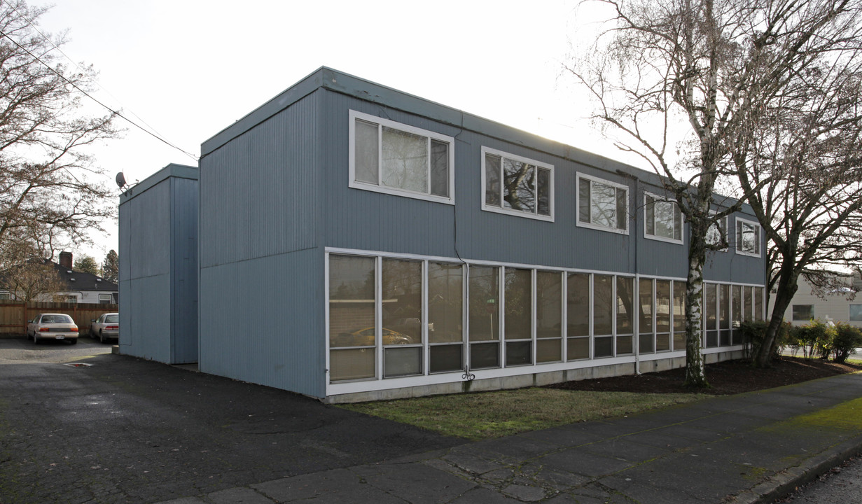 2200 E Mill Plain Blvd in Vancouver, WA - Building Photo