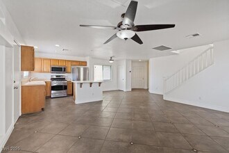 1676 Victor Hugo Ln in Las Vegas, NV - Building Photo - Building Photo