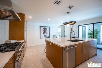 233 W El Camino Way in Palm Springs, CA - Building Photo - Building Photo