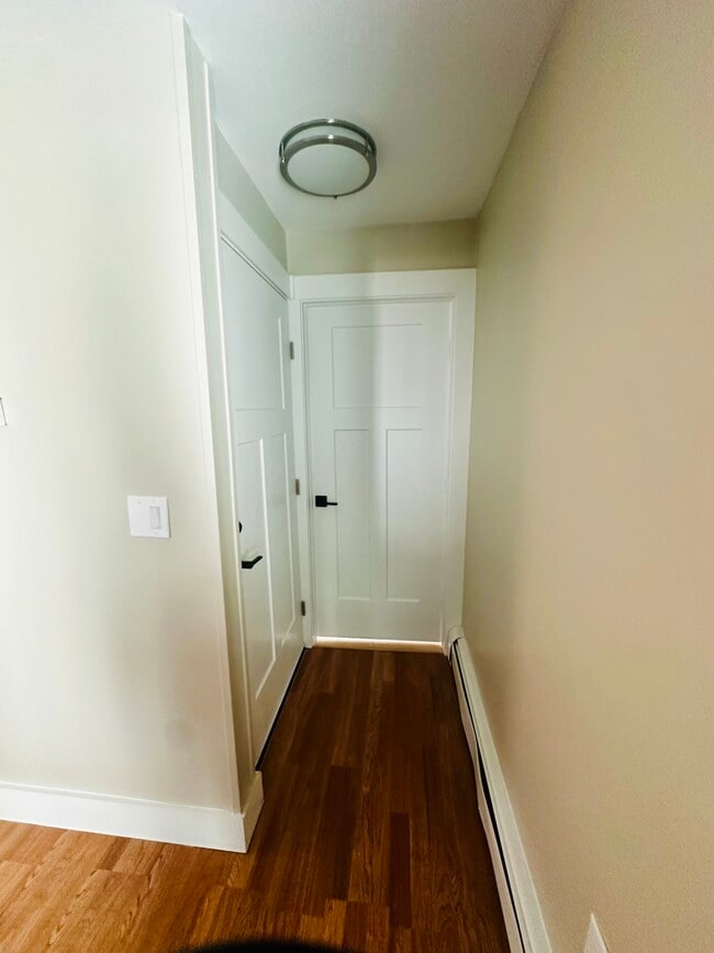 47 Orchard St, Unit B in Amesbury, MA - Foto de edificio - Building Photo