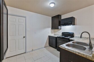 3630 Stinson St in Corpus Christi, TX - Building Photo - Building Photo