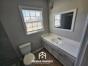 5599 Quince Rd in Memphis, TN - Building Photo - Building Photo