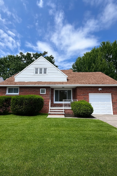 18205 Dalewood Ave in Maple Heights, OH - Building Photo