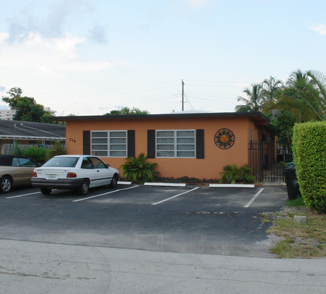 714 SE 14th Ct in Fort Lauderdale, FL - Foto de edificio - Building Photo