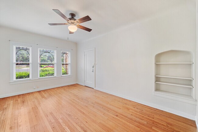 412 E Huisache Ave in San Antonio, TX - Foto de edificio - Building Photo