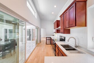 3926 Park Blvd, Unit 3926A in Palo Alto, CA - Building Photo - Building Photo