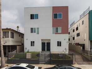 156 N Mariposa Ave in Los Angeles, CA - Building Photo - Building Photo