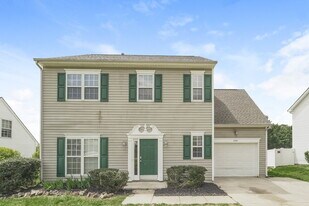 4705 Fox Thorne Dr in Charlotte, NC - Building Photo