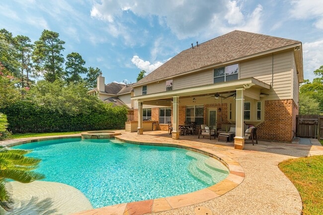 property at 7 Stickley Ct