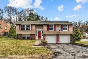 353 Crescent Gardens Dr in Pittsburgh, PA - Building Photo