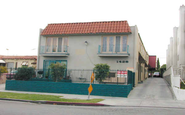 1426 S Point View St in Los Angeles, CA - Foto de edificio - Building Photo