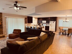 2404 N Palomino Ct in Chandler, AZ - Building Photo