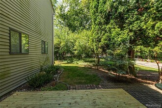 1570 Streamwood Ct, Unit B8 in Rochester Hills, MI - Building Photo - Building Photo