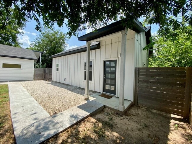 property at 1209 E St Johns Ave