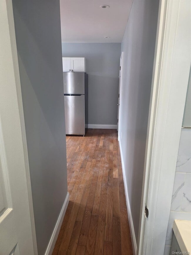 238 Lawrence Ave in Lawrence, NY - Building Photo - Building Photo