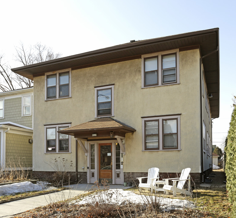 1200 Grand Ave in St. Paul, MN - Foto de edificio