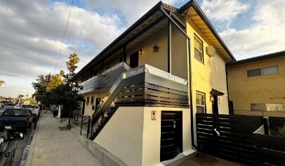 13804 Moorpark St, Unit 13808 Unit A in Los Angeles, CA - Foto de edificio