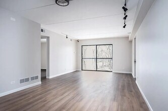 6040 Lake Bluff Dr in Tinley Park, IL - Building Photo - Building Photo