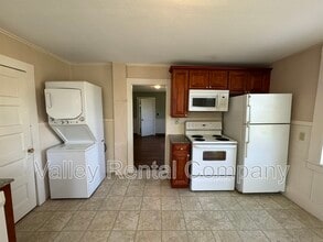 46 Old Amherst Rd in Sunderland, MA - Foto de edificio - Building Photo