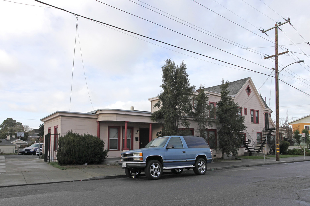 2407-2421 E 21st St in Oakland, CA - Building Photo