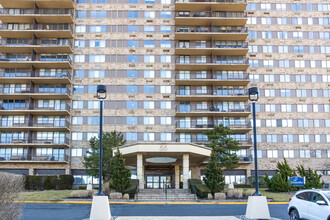 The Admirality Condominium in Monmouth Beach, NJ - Building Photo - Building Photo