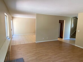 16735 Highfalls St in Santa Clarita, CA - Foto de edificio - Building Photo
