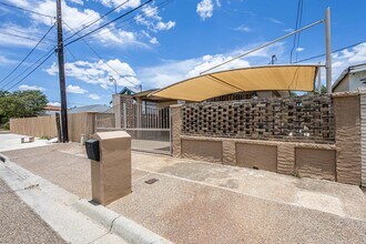 2006 Piedra China St in Laredo, TX - Building Photo - Building Photo