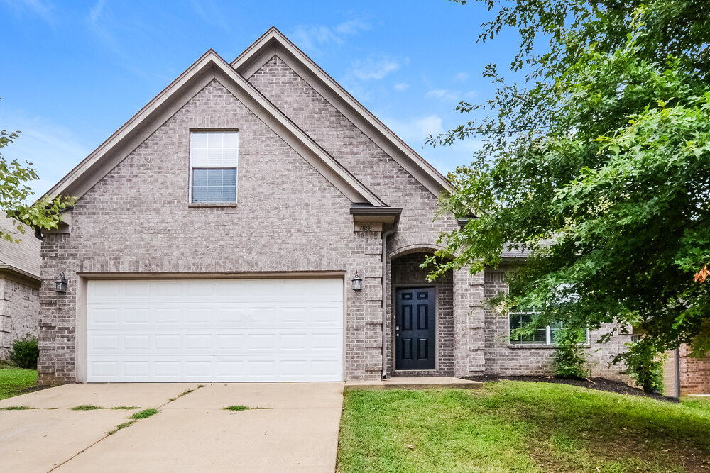 7868 Ridgedale Dr in Olive Branch, MS - Building Photo