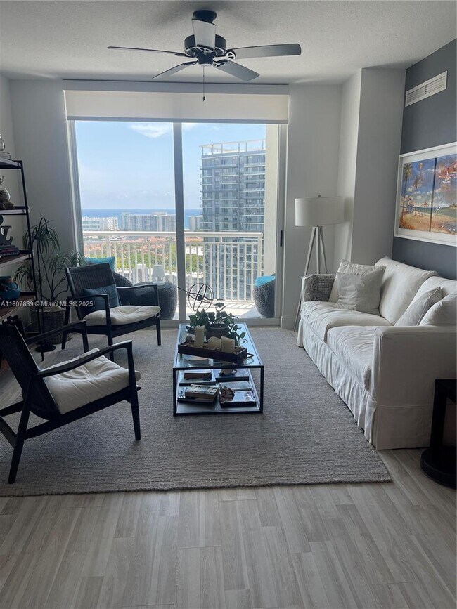 1755 E Hallandale Beach Blvd in Hallandale Beach, FL - Building Photo - Building Photo