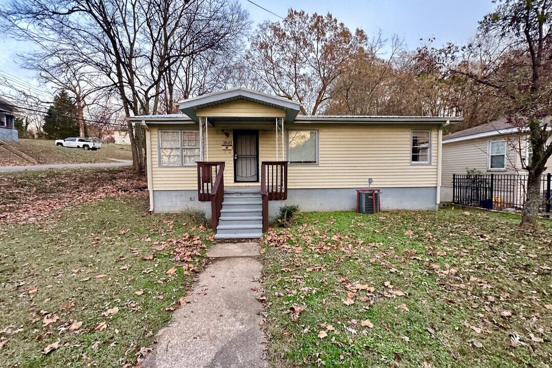1045 Waverly St in Birmingham, AL - Building Photo